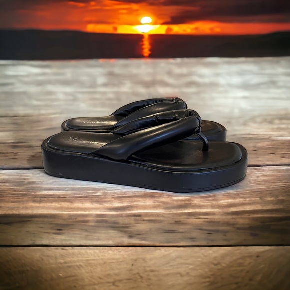 Torrid Super Comfy Black Thong Sandals Size8.5WW - Picture 1 of 10